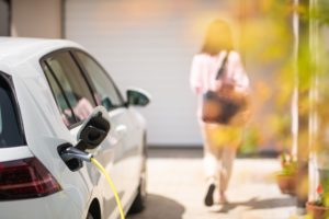 Ein Elektroauto zu leasen kann durchaus sinnvoll sein. Ein Vorteil ist, dass Sie sich nicht um einen Akkzwechsel kümmern müssen.