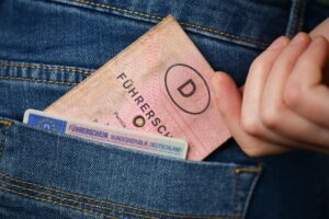 Führerscheinstellen oder Bürgerämter sind die passenden Anlaufstellen, um seine Führerschein umzutauschen.